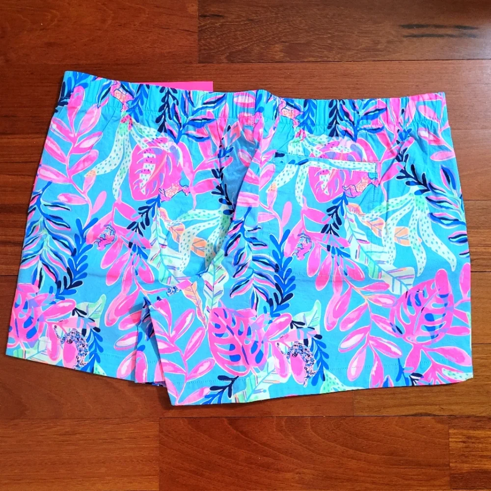 SOLD- NWT Lilly Pulitzer Ocean View shorts - L - Picture 2 of 3